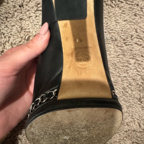 CHANEL Chain Pumps - Picture 12 of 14